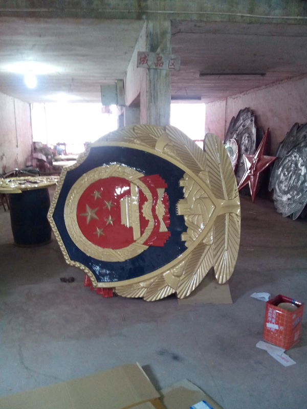 警徽材质选择方案解析